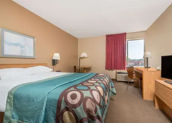 Super 8 by Wyndham Menomonie WI hotel thumbnail 7