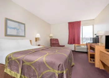 Super 8 by Wyndham Menomonie WI hotel thumbnail 8