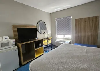 Days Inn by Wyndham Jefferson City hotel thumbnail 5