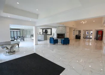 Clarion Pointe hotel thumbnail 7