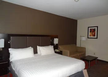 Holiday Inn Express Hotel & Suites Columbus-Groveport by IHG hotel thumbnail 6