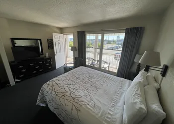 Continental Inn hotel thumbnail 6