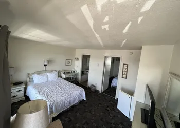 Continental Inn hotel thumbnail 7