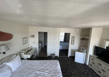 Continental Inn hotel thumbnail 8