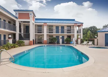 Days Inn by Wyndham Chiefland hotel thumbnail 8