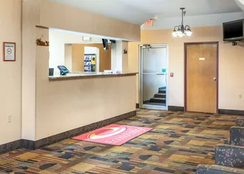 Econo Lodge Kent - Akron West hotel thumbnail 2