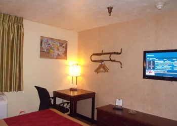 Econo Lodge Kent - Akron West hotel thumbnail 7