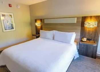 Holiday Inn Express Hotel of Neptune by IHG hotel thumbnail 8