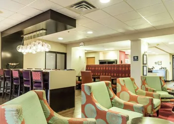 Hampton Inn Muskegon hotel thumbnail 2