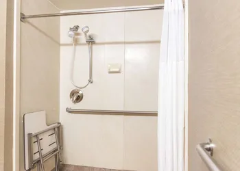 Hampton Inn Muskegon hotel thumbnail 7