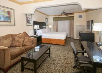 Holiday Inn Express and Suites Bakersfield Central by IHG hotel thumbnail 2
