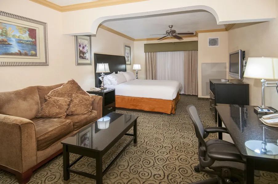 Holiday Inn Express and Suites Bakersfield Central by IHG hotel detail image 2