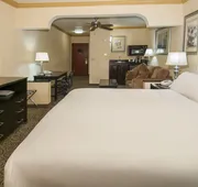 Holiday Inn Express and Suites Bakersfield Central by IHG hotel detail image 3