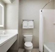 Holiday Inn Express and Suites Bakersfield Central by IHG hotel detail image 7
