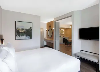 DoubleTree Suites by Hilton Raleigh - Durham hotel thumbnail 3