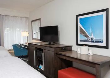 Hampton Inn by Hilton Milwaukee Northwest hotel thumbnail 6