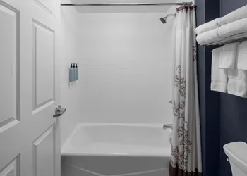 Residence Inn by Marriott Holland hotel thumbnail 4