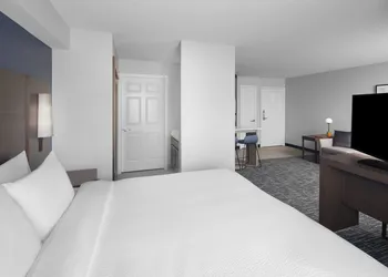 Residence Inn by Marriott Holland hotel thumbnail 5