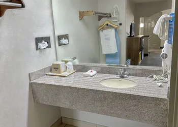 Days Inn & Suites by Wyndham Opelousas hotel thumbnail 6