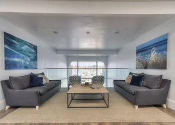 Oceanside Marina Suites hotel thumbnail 2
