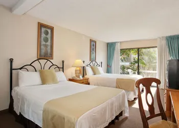 Oceanside Marina Suites hotel thumbnail 5