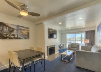 Oceanside Marina Suites hotel thumbnail 6