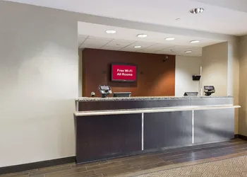 Red Roof Inn PLUS+ Long Island - Garden City hotel thumbnail 2