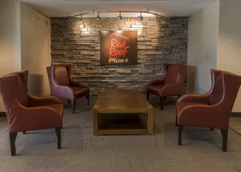 Red Roof Inn PLUS+ Long Island - Garden City hotel thumbnail 3
