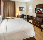 Red Roof Inn PLUS+ Long Island - Garden City hotel detail image 5
