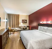 Red Roof Inn PLUS+ Long Island - Garden City hotel detail image 7