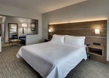 Holiday Inn Express & Suites Waukegan by IHG hotel thumbnail 7