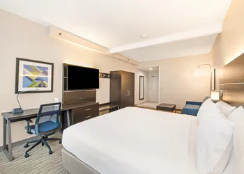 Holiday Inn Express & Suites Delafield by IHG hotel thumbnail 5