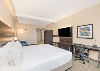 Holiday Inn Express & Suites Delafield by IHG hotel thumbnail 7