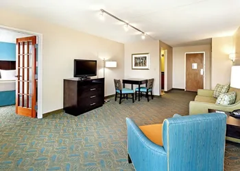 Holiday Inn Express & Suites Charleston DWTN - Medical CTR by IHG hotel thumbnail 5