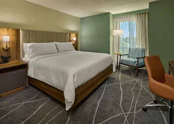 Holiday Inn Express & Suites Charleston DWTN - Medical CTR by IHG hotel thumbnail 6
