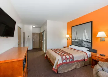 Super 8 by Wyndham Salina hotel thumbnail 6