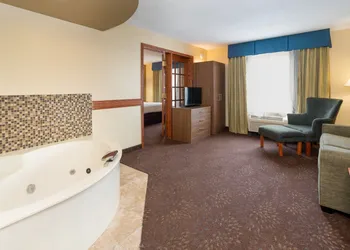 Holiday Inn Express St Paul S - Inver Grove Hgts by IHG hotel thumbnail 4