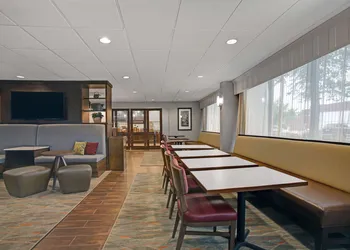 Hampton Inn Salisbury hotel thumbnail 3