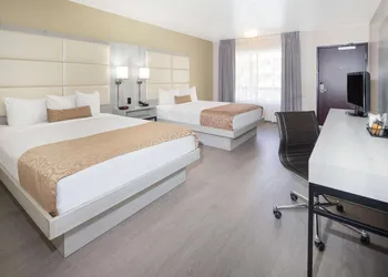 Ramada by Wyndham Burbank Airport hotel thumbnail 4