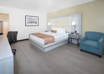 Ramada by Wyndham Burbank Airport hotel thumbnail 8