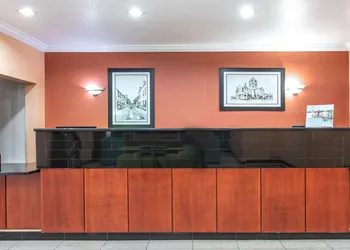 La Quinta Inn & Suites by Wyndham St. Augustine hotel thumbnail 4
