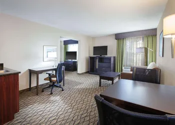 Wingate by Wyndham Roseville/Detroit hotel thumbnail 4