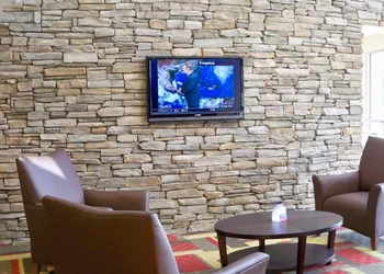 Red Roof Inn & Suites Beaumont hotel thumbnail 2