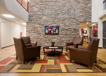 Red Roof Inn & Suites Beaumont hotel thumbnail 3