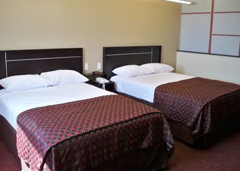 Red Roof Inn & Suites Beaumont hotel thumbnail 4