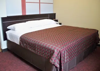 Red Roof Inn & Suites Beaumont hotel thumbnail 5