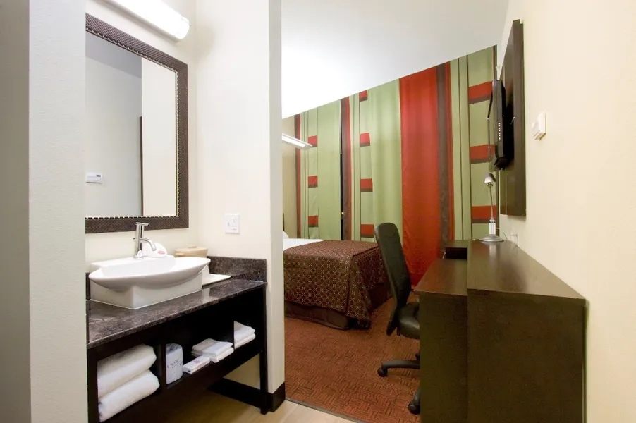 Red Roof Inn & Suites Beaumont hotel detail image 6
