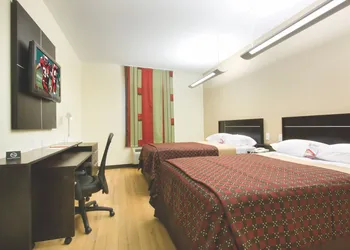 Red Roof Inn & Suites Beaumont hotel thumbnail 7