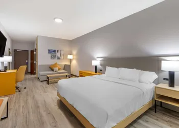 Comfort Suites Cheyenne hotel thumbnail 5