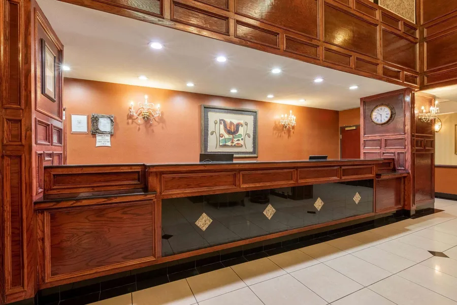 La Quinta Inn & Suites by Wyndham Dodge City hotel detail image 2
